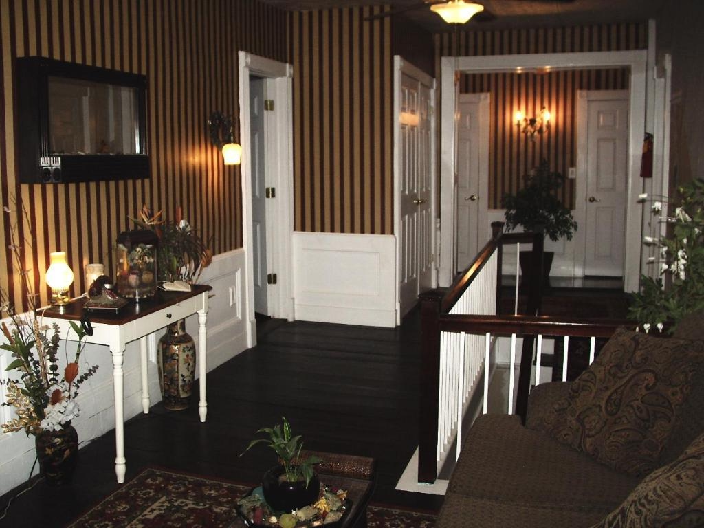 Brookside Inn At ローレンス エクステリア 写真